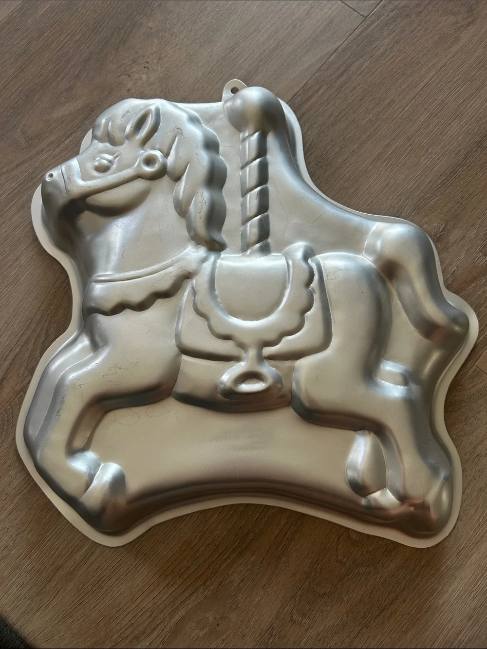 Wilton set cake